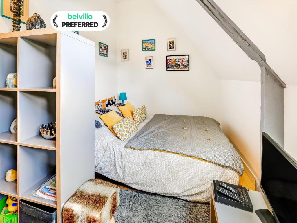 Ένα ή περισσότερα κρεβάτια σε δωμάτιο στο Romantic Escape in Normandy