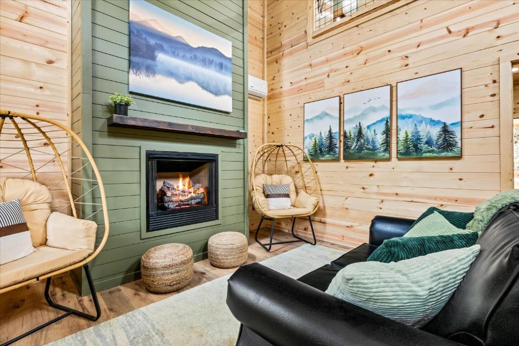 O zonă de relaxare la The Greenhouse NEW - 450ft to Trailhead