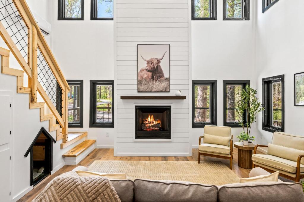 O zonă de relaxare la Dollys Mountain Retreat - Brand New