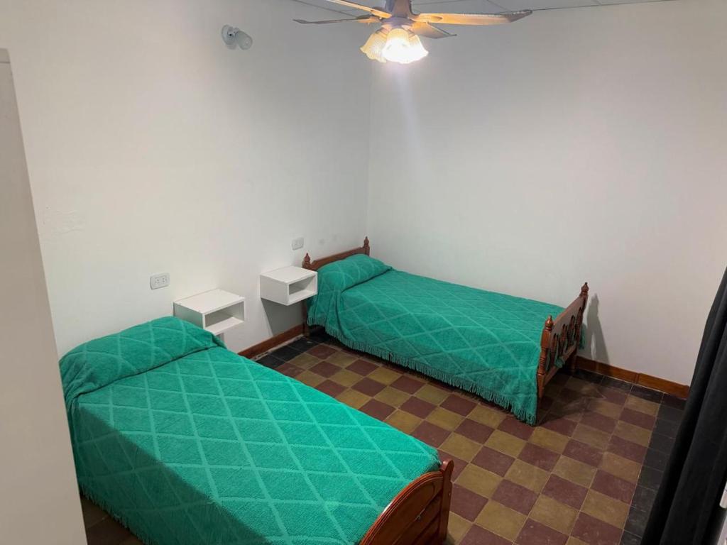 Ένα ή περισσότερα κρεβάτια σε δωμάτιο στο Alojamientos Meca