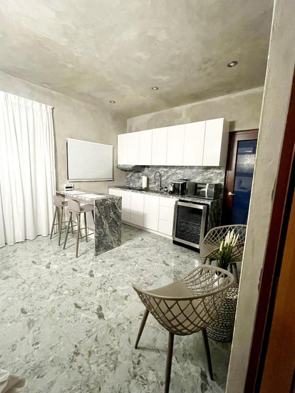 Η κουζίνα ή μικρή κουζίνα στο Entire home for 2 with private pool and plenty of amenities in Rio Grande, Puerto Rico