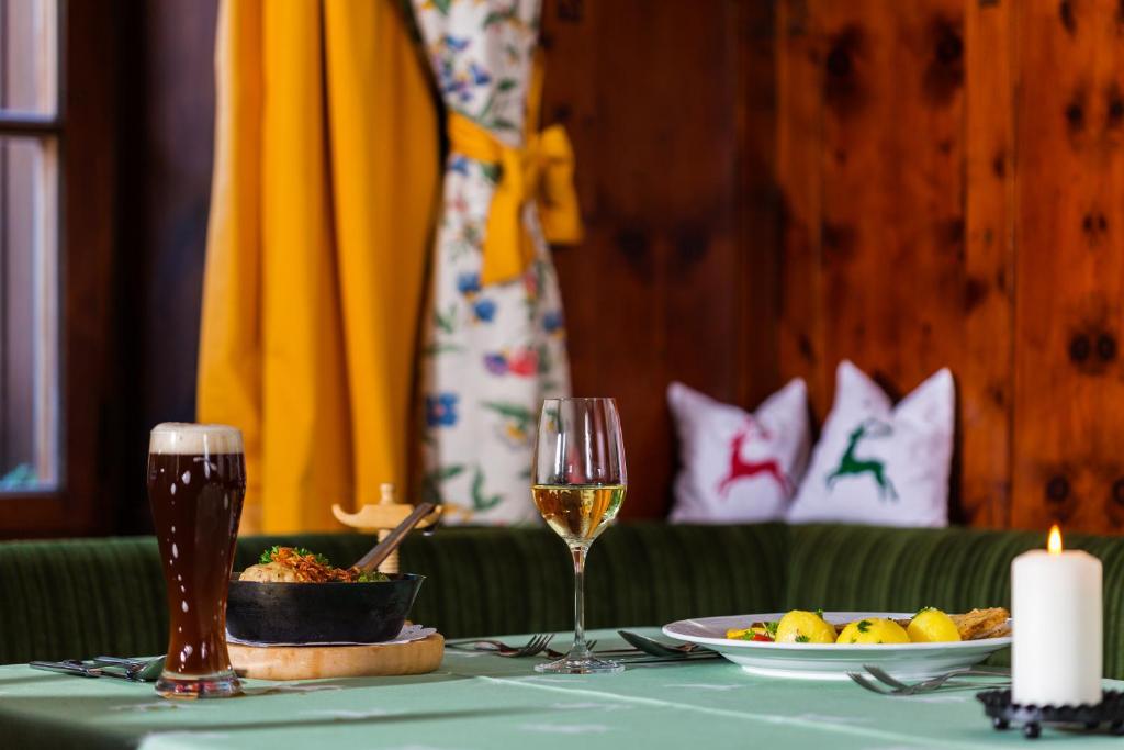Nápoje v ubytování Traditionsgasthof Weißbacher