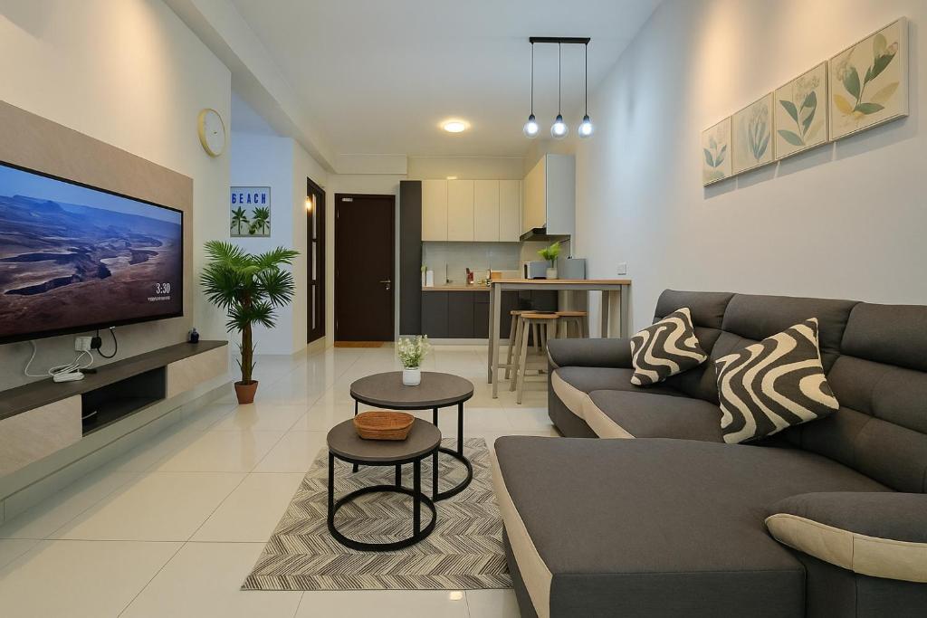 Χώρος καθιστικού στο Danga Bay Relaxing Tropical 2BR 4Pax Balcony by Our Stay