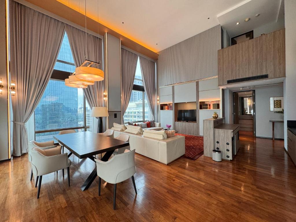 
Grand Duplex Two-Bedroom Duplex Suite with Piano Club Privilege
