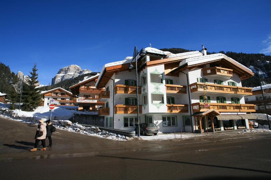 Nespecifikovaný výhled na hory nebo výhled na hory při pohledu z hotelu