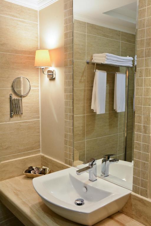 Koupelna v ubytování Azka Hotel