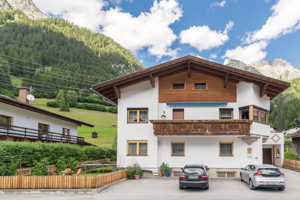 Nespecifikovaný výhled na hory nebo výhled na hory při pohledu z apartmánu