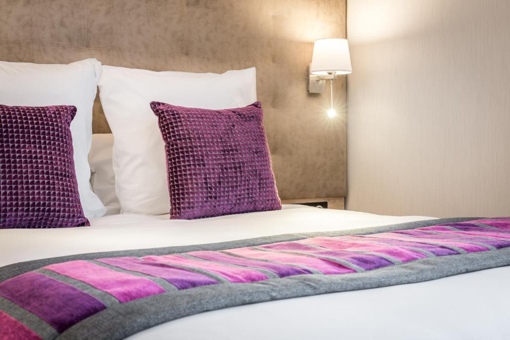 Postel nebo postele na pokoji v ubytování Hôtel Le Rive Droite & SPA