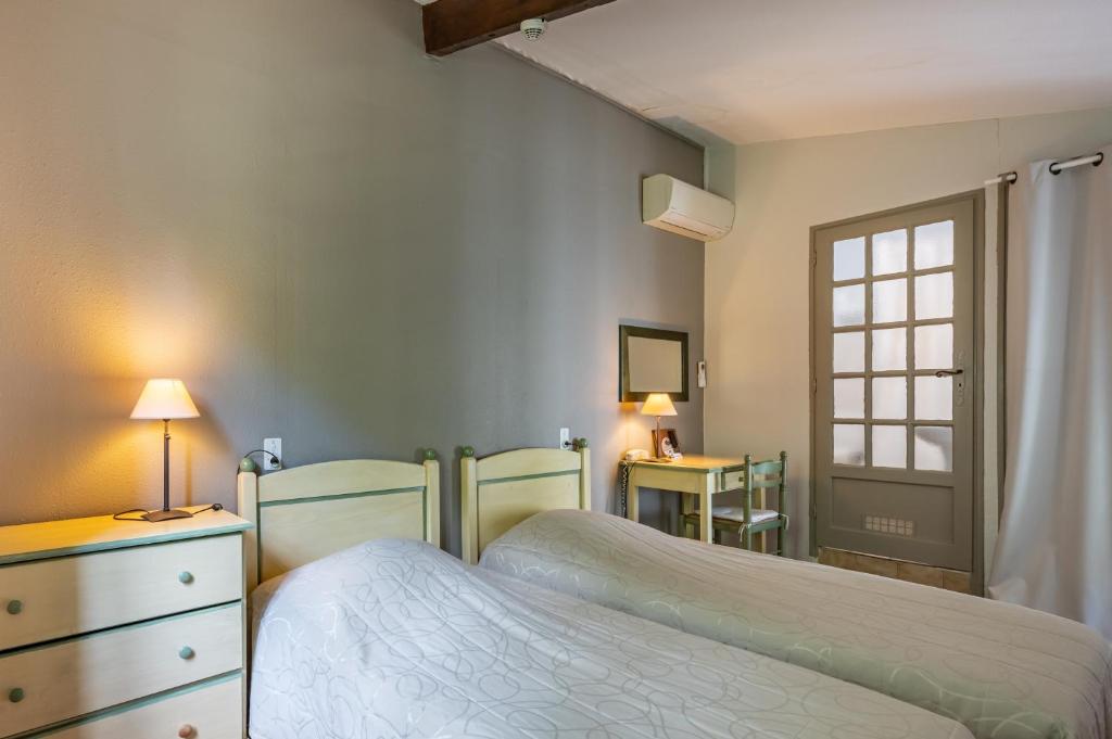 Au Saint Roch - Hôtel et Jardin - Resim 43