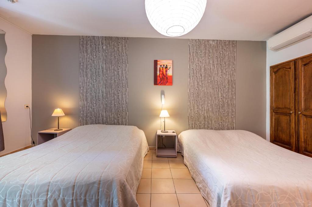 Au Saint Roch - Hôtel et Jardin - Resim 40