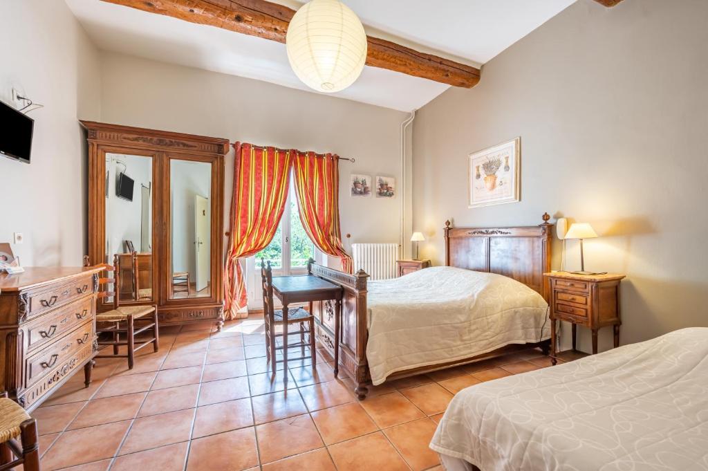 Au Saint Roch - Hôtel et Jardin - Resim 2