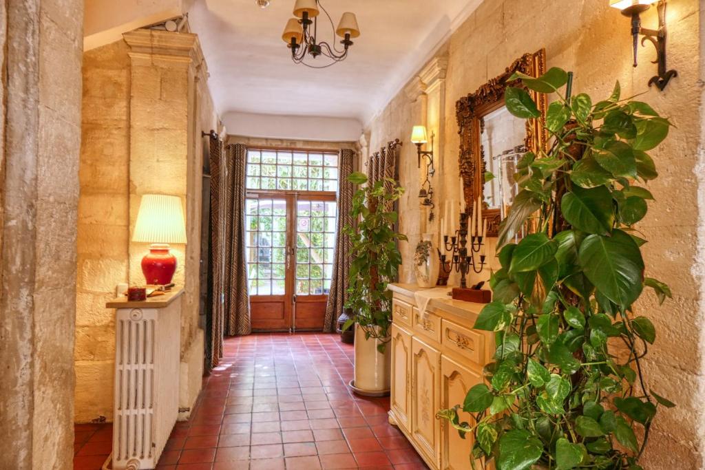 Au Saint Roch - Hôtel et Jardin - Resim 45