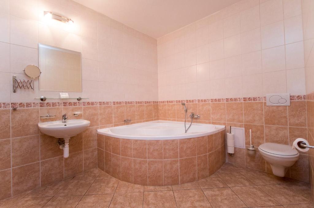 Koupelna v ubytování Hotel České Žleby