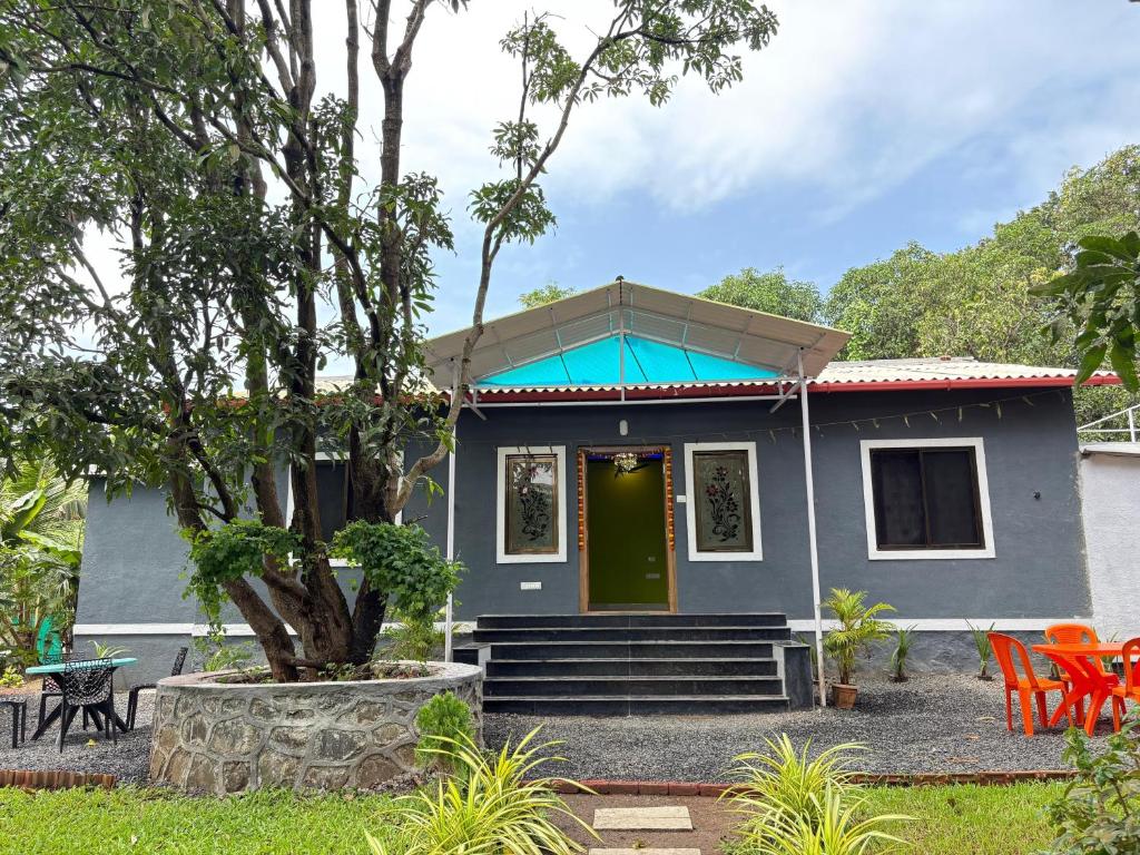 Κήπος έξω από το Juee's Holiday Homes