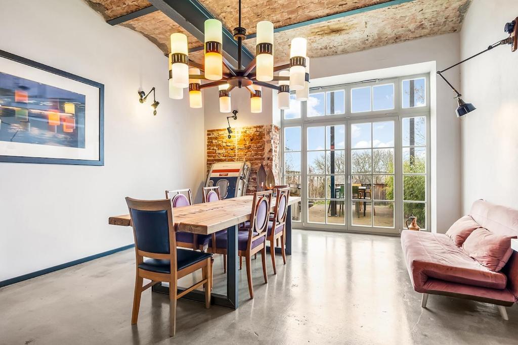a dining room with a table and chairs at LOFT in Ribbeck in Nauen
