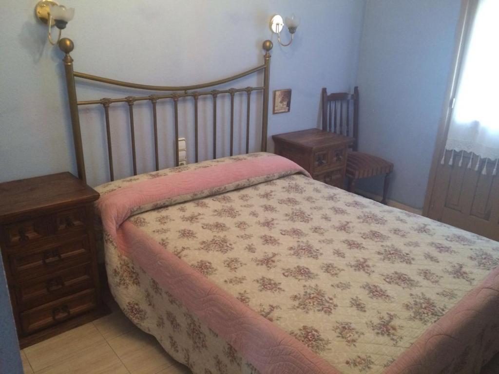 a bedroom with a bed and a dresser at Hostal Monica in Cilleruelo de Bezana