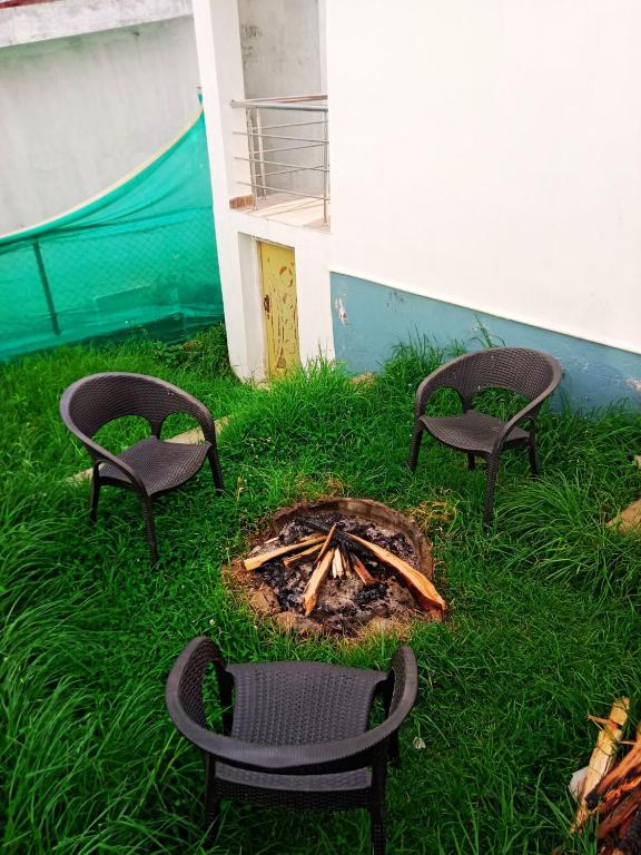 Κήπος έξω από το Cozy 3BHK Villa with Parking, WiFi, BBQ in Kodaikanal