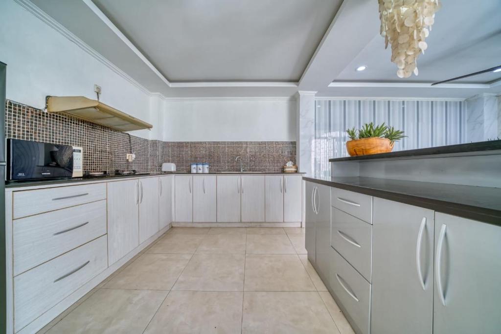 Kuchyň nebo kuchyňský kout v ubytování Rumah Bella Private Villa 3 Bedroom 3 Bathroom