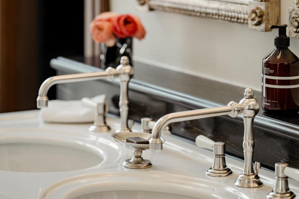 Grand Hotel LES TROIS ROIS - Resim 24