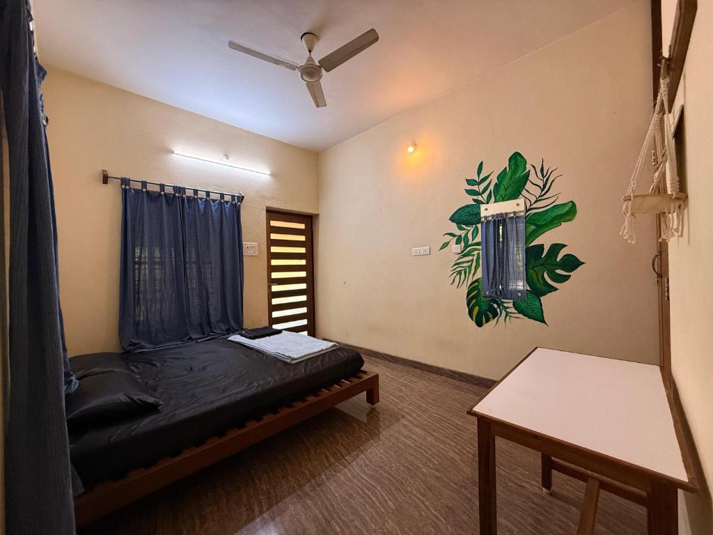 Postel nebo postele na pokoji v ubytování Aroni homestays