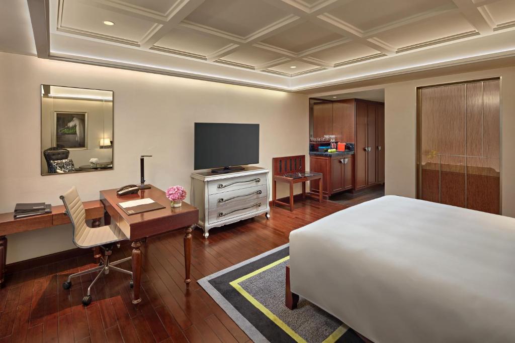 Deluxe King Room - Complimentary daily chocolate hour 5-6pm