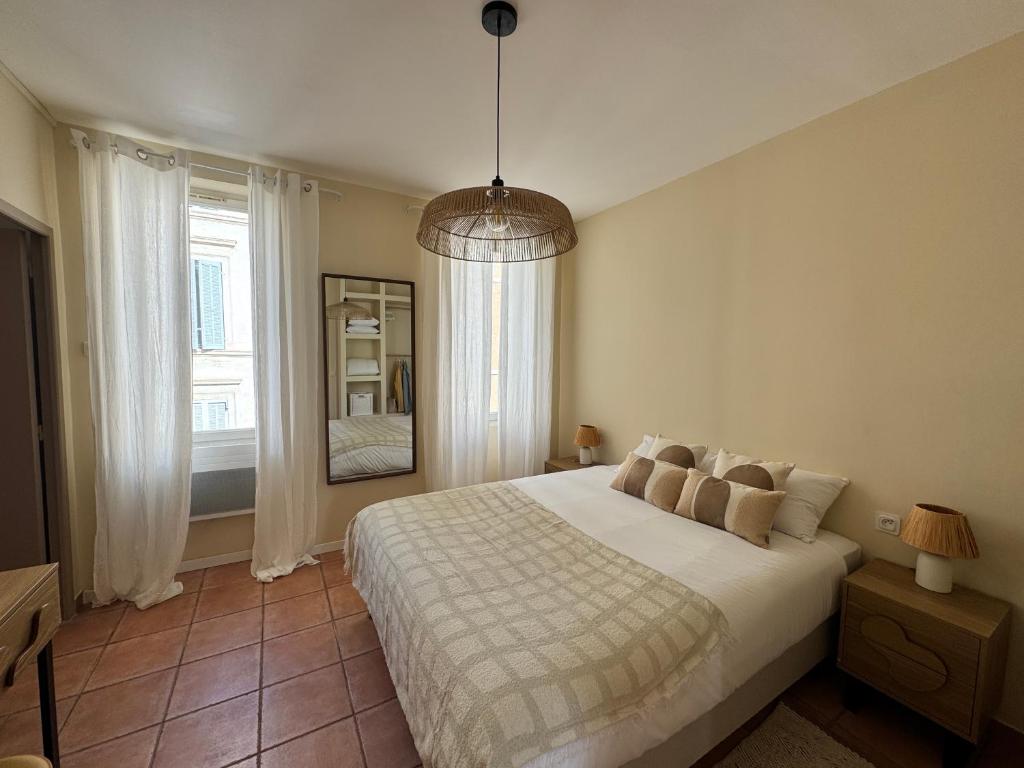 l Espérandieu Longchamp - Resim 2