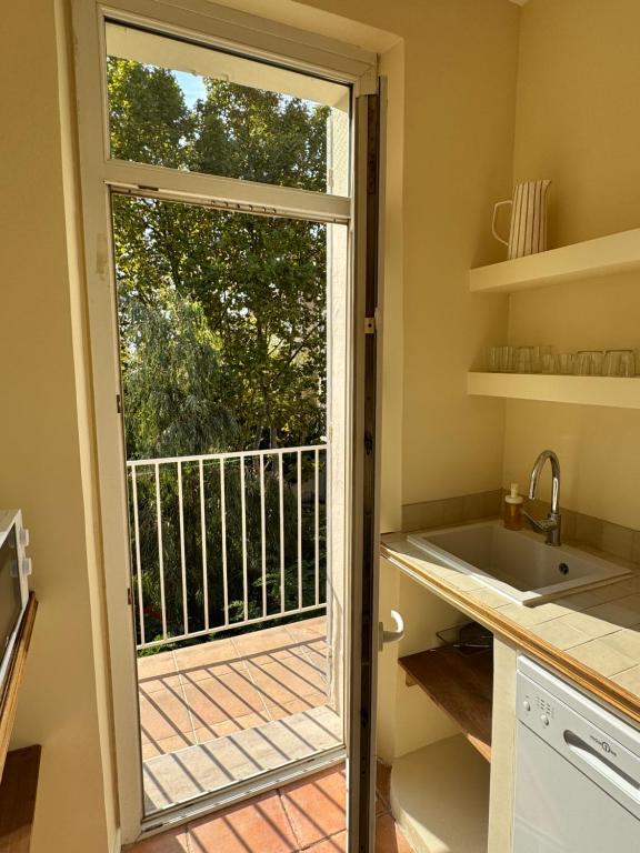 l Espérandieu Longchamp - Resim 3