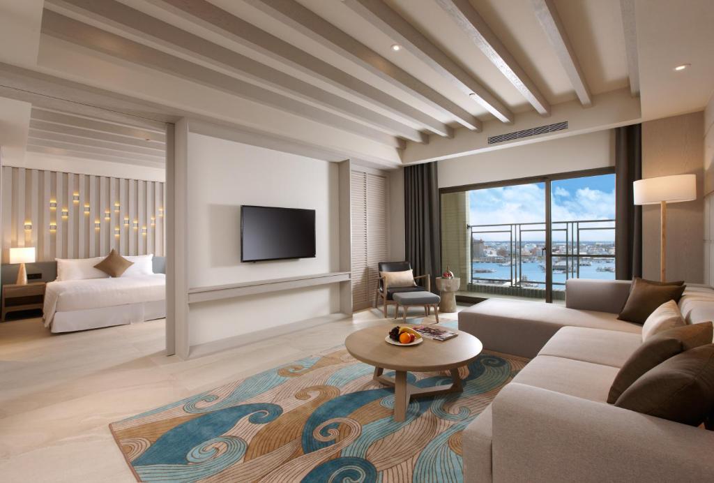 En TV eller et underholdningssystem på Discovery Hotel