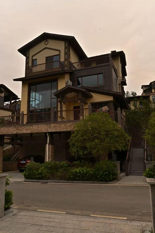 a large house with a balcony on a street at Shushushe B&B in Jiawan