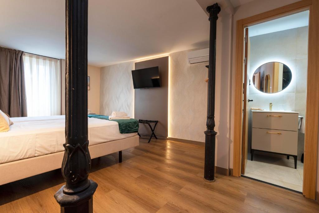 Negresco Plaza Mayor - Deluxe Double Or Twin Room