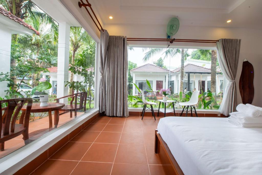 Una cama o camas en una habitación de Emma Bungalow