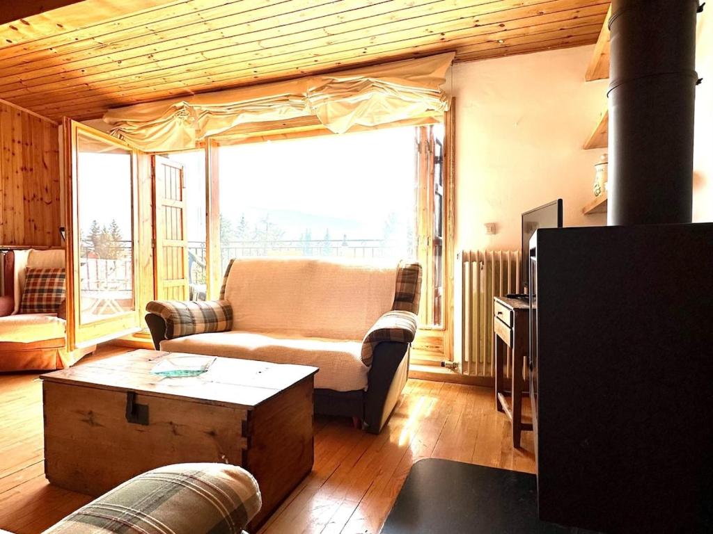 Postel nebo postele na pokoji v ubytování Marmota, Ático en Llívia, jardín comunitario con piscina y pista de tenis