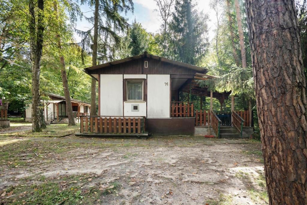 Κήπος έξω από το Bungalow 14 - Finnhütte