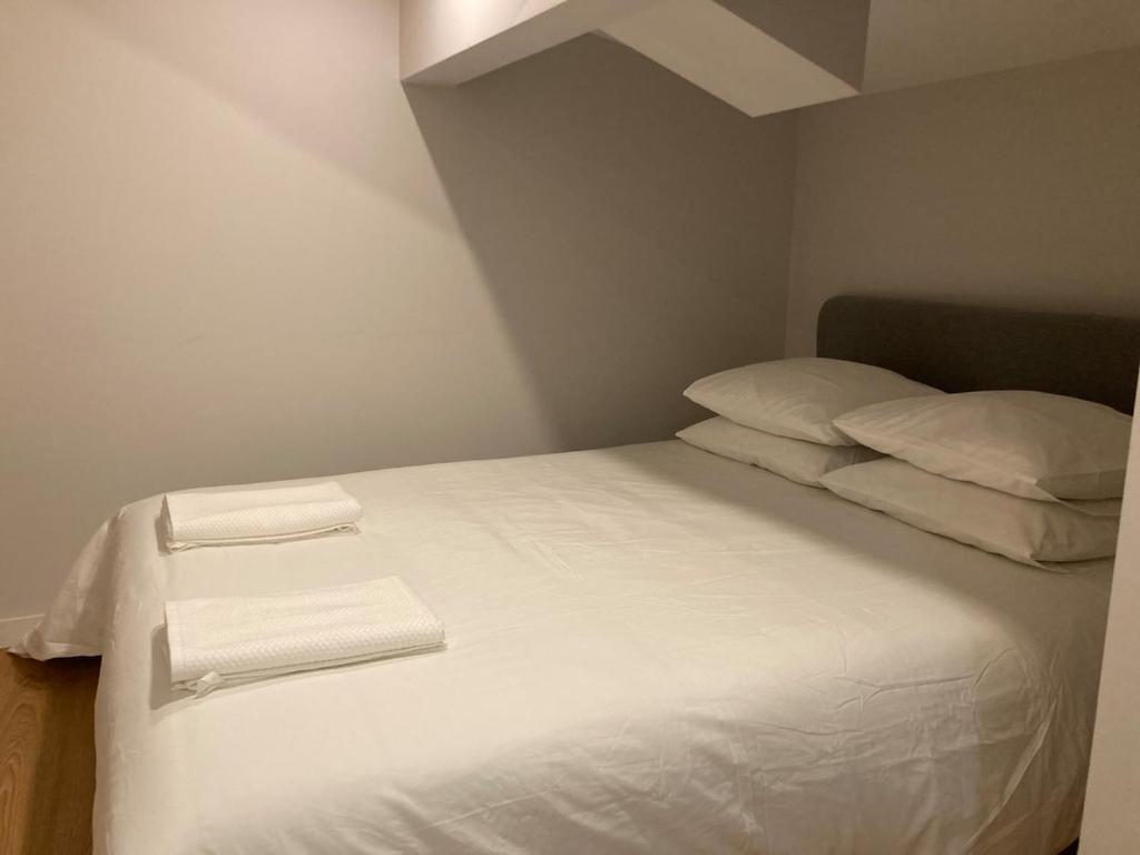 a white bed with two white towels on it at Douro Villa 3 - Best View in Town in Vila Nova de Gaia