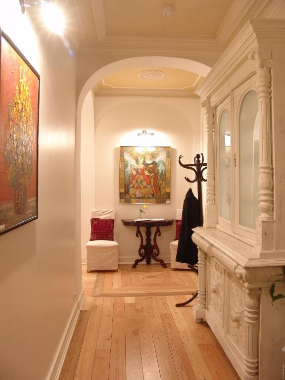 a hallway with a painting on the wall and a table at Casa Leto in Saint Petersburg