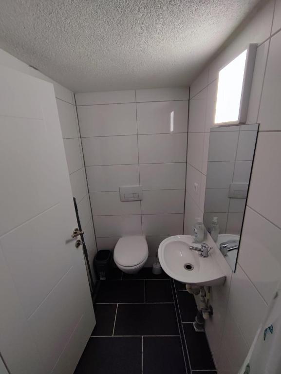 Heidenheimer Zimmer - Tweekamerappartement In De Kelder