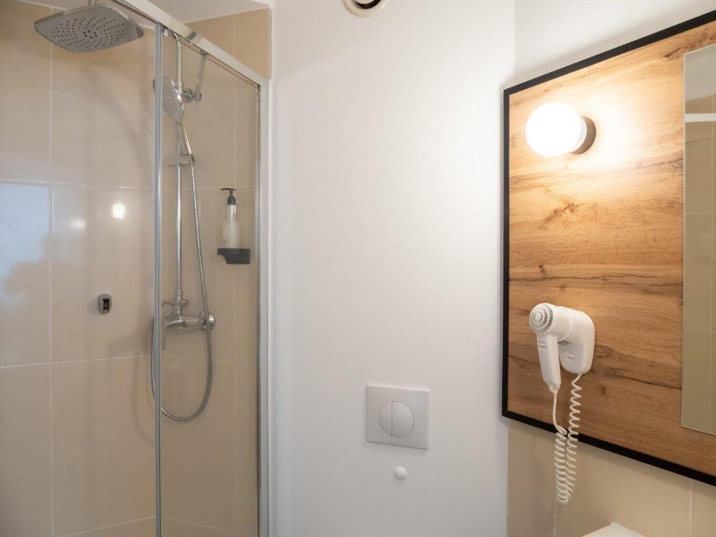 B&B HOTEL Wroclaw Centrum - Resim 14