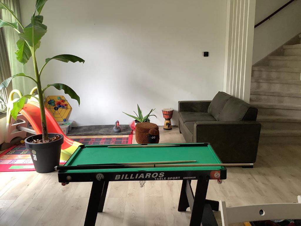 Χώρος καθιστικού στο Cricri