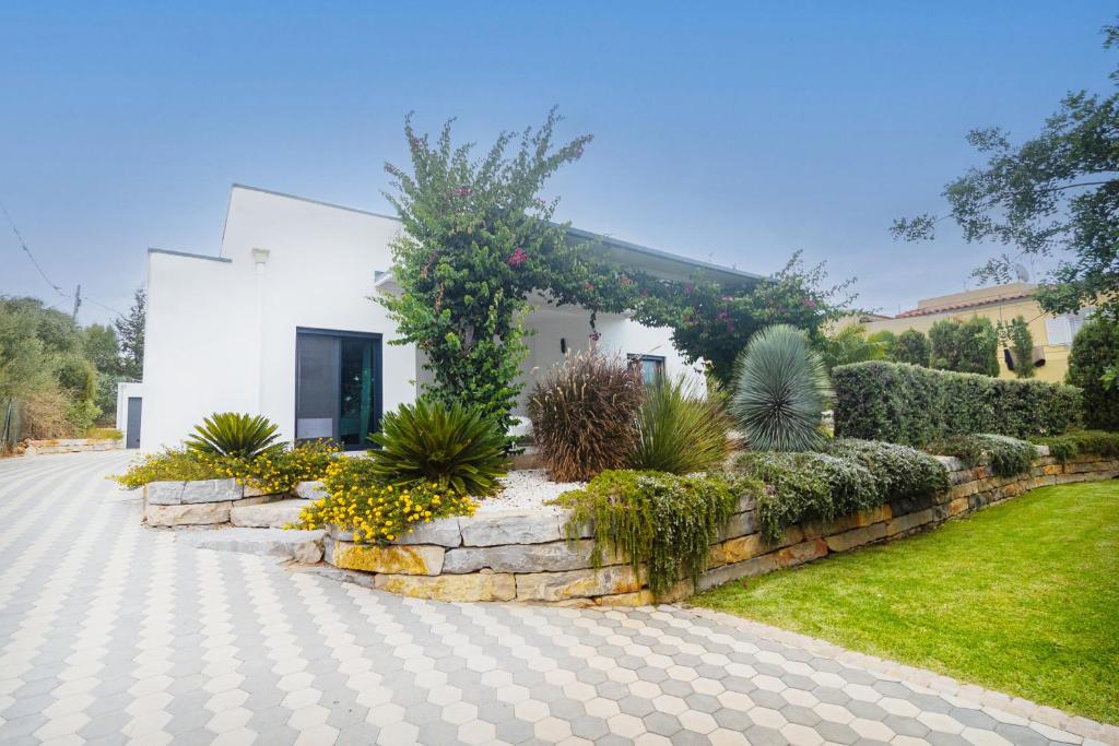 Villa Olivia - NEW!