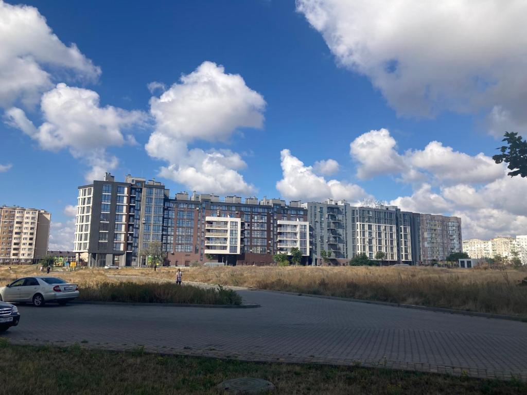 a parking lot in front of a large building at Красивая квартира in Yuzhne
