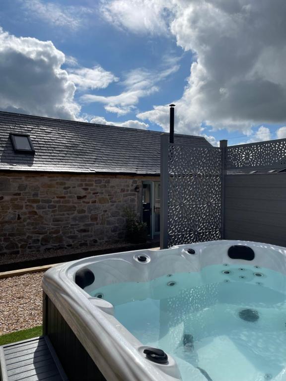 Φωτογραφία από το άλμπουμ του Peaceful rural retreat in Lanarkshire countryside, onsite craft distillery, central for exploring Scotland σε Forth