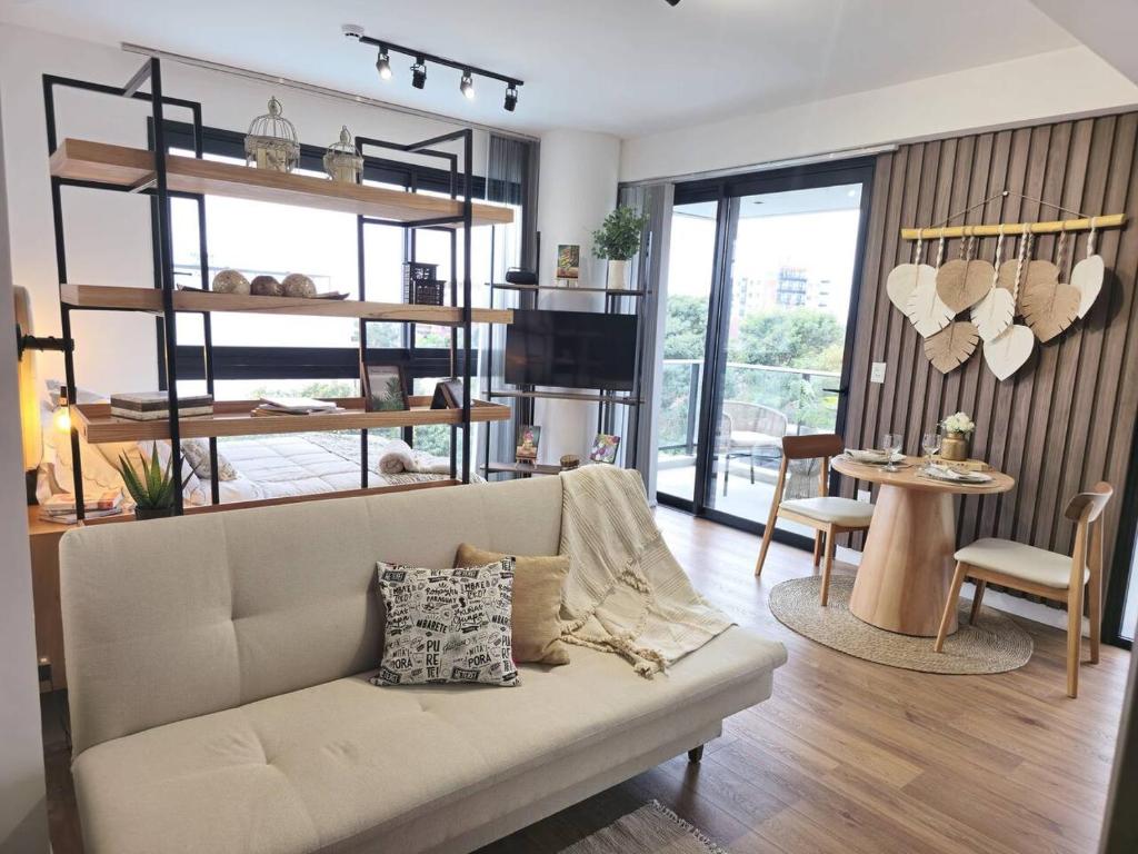 a living room with a couch and a table at Acogedor loft a pasos de todo in Asuncion