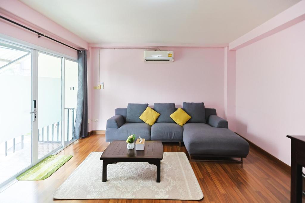 Posezení v ubytování The Cozy house near CMU