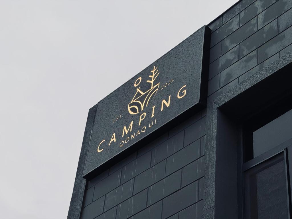 Chứng chỉ, giải thưởng, bảng hiệu hoặc các tài liệu khác trưng bày tại Camping K