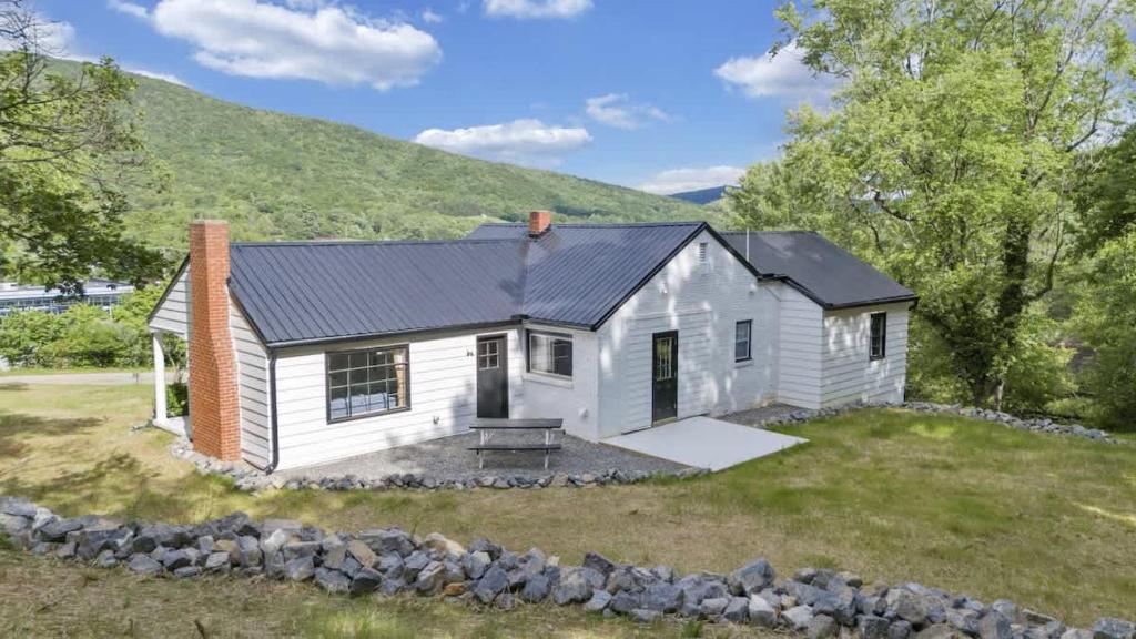 Gallery image of NEW 3BR Seconds to Blue Ridge Parkway-Cozy & Comfy in Ruxton