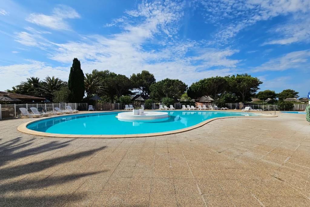 House of 45 m2 with garden and pool in Barcarès