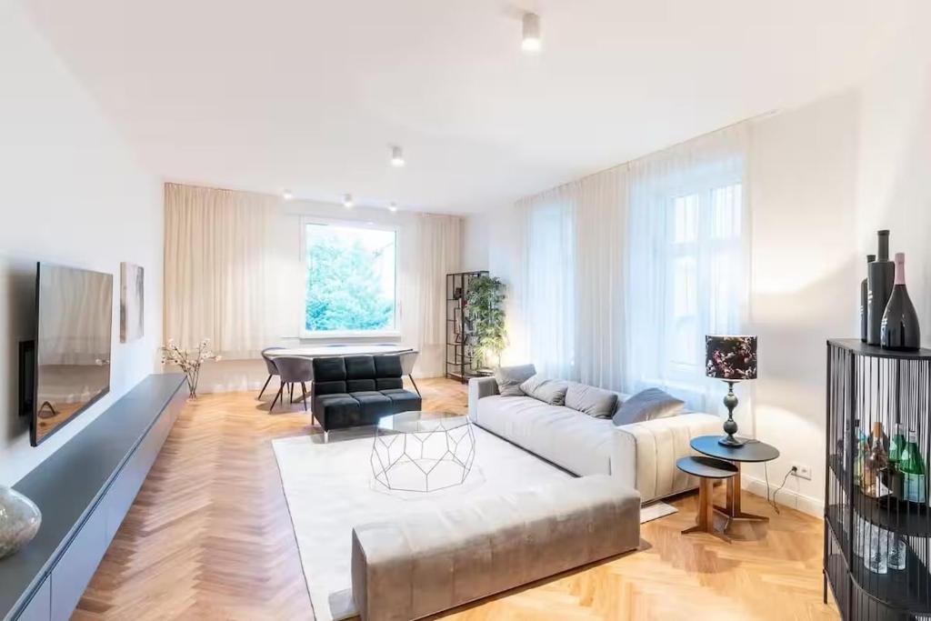 a living room with a couch and a table at Luxury apartments in the city center - Berlin in Fellbach