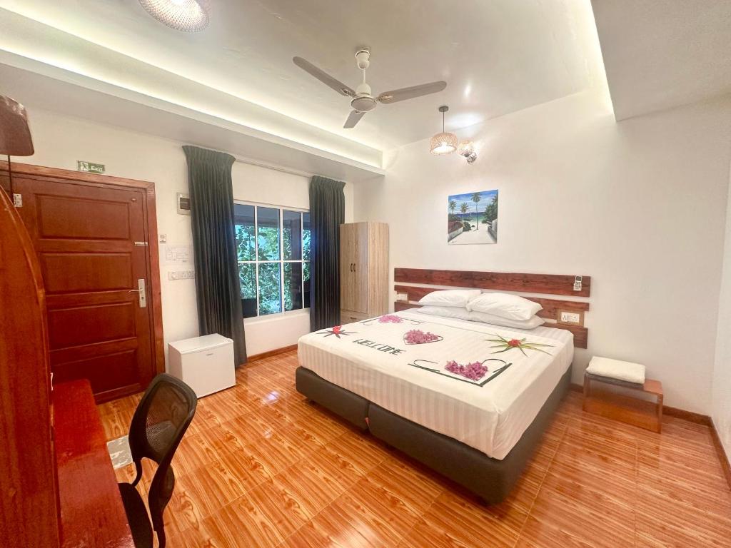 Thoddoo Island Life - 17