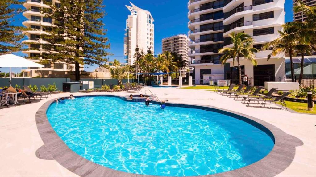 Piscina a Absolute Beach front apartment o a prop