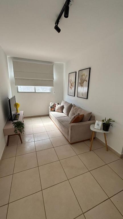 a living room with a couch and a tile floor at Apart Pisa in Franca